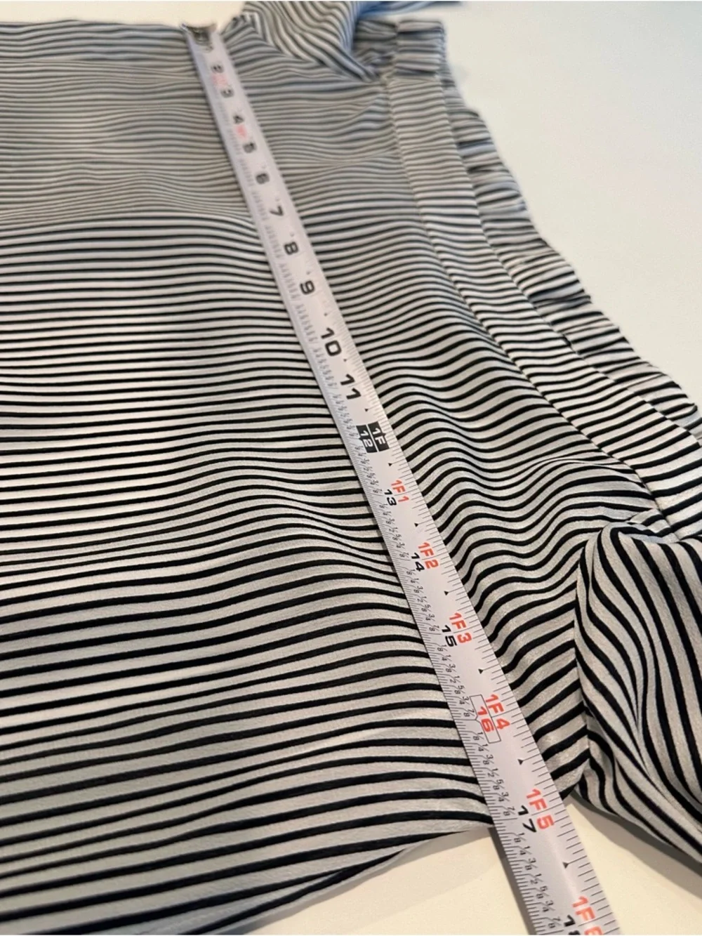 Cabi 100% Silk Off Shoulder Striped Blouse XS Black White Tunic Top Lightweight - Picture 10 of 15